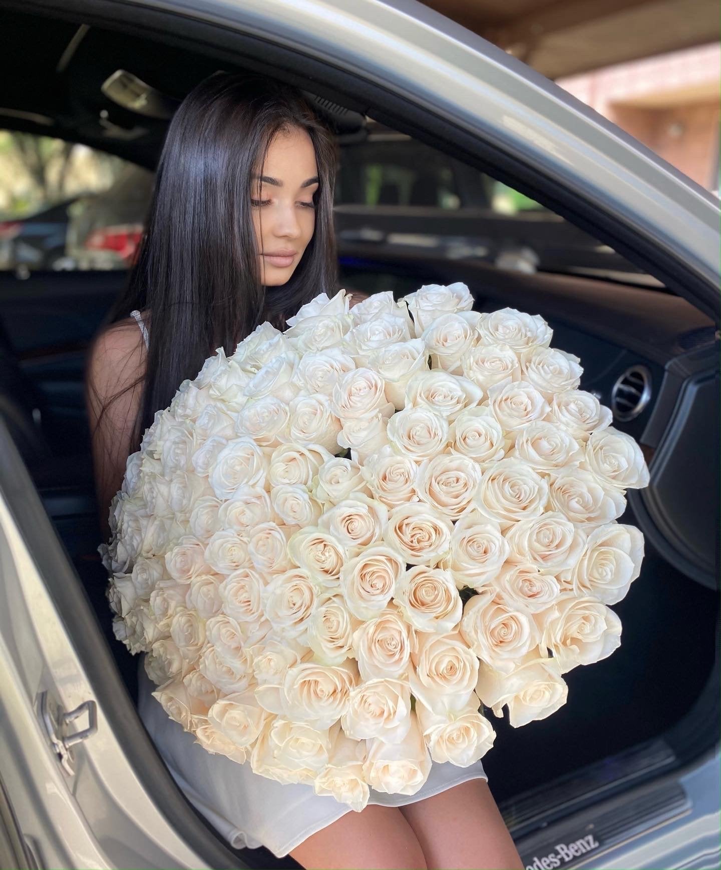 100 Premium White Roses image 0