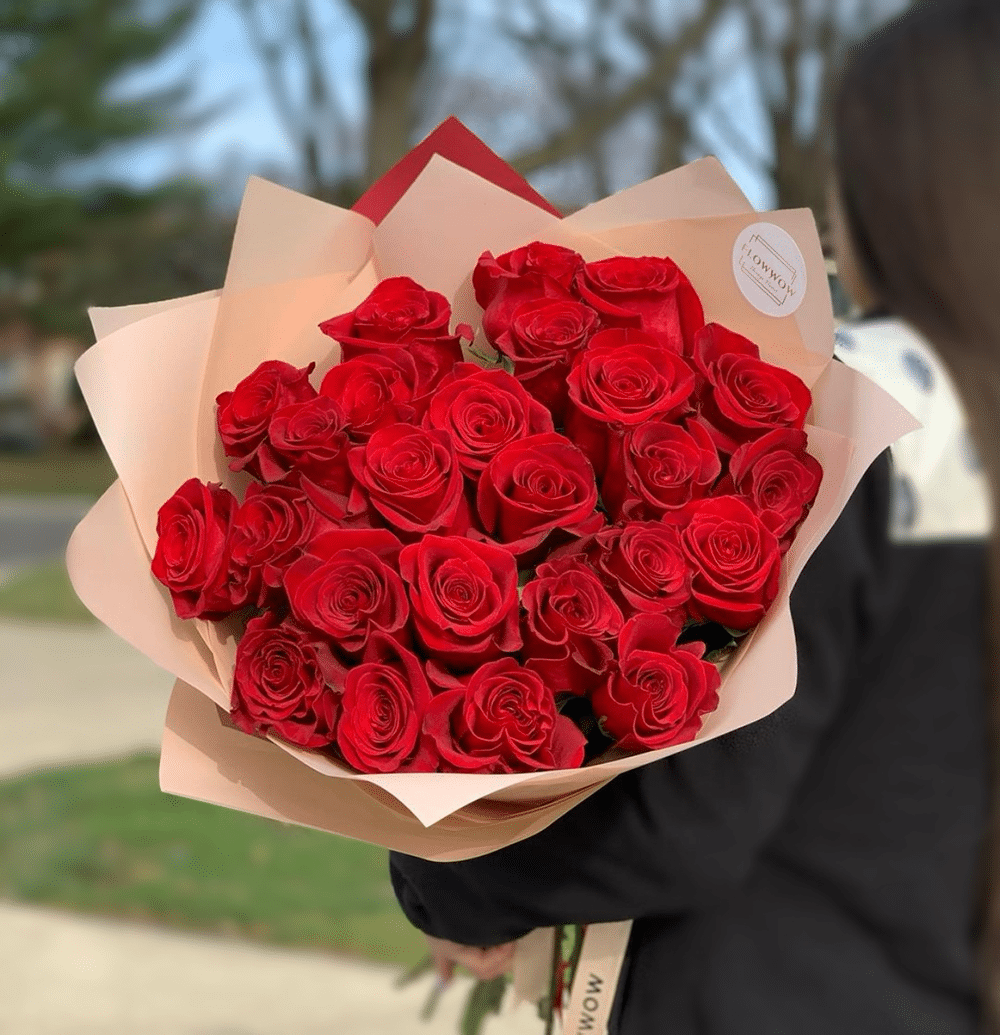 25 Signature Red Roses image 0