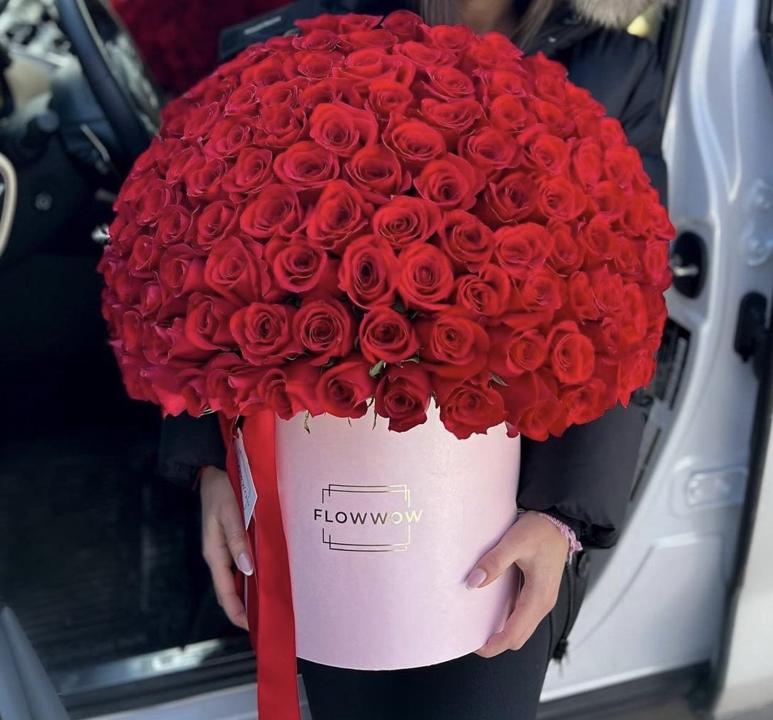 100 Red Roses Box image 0