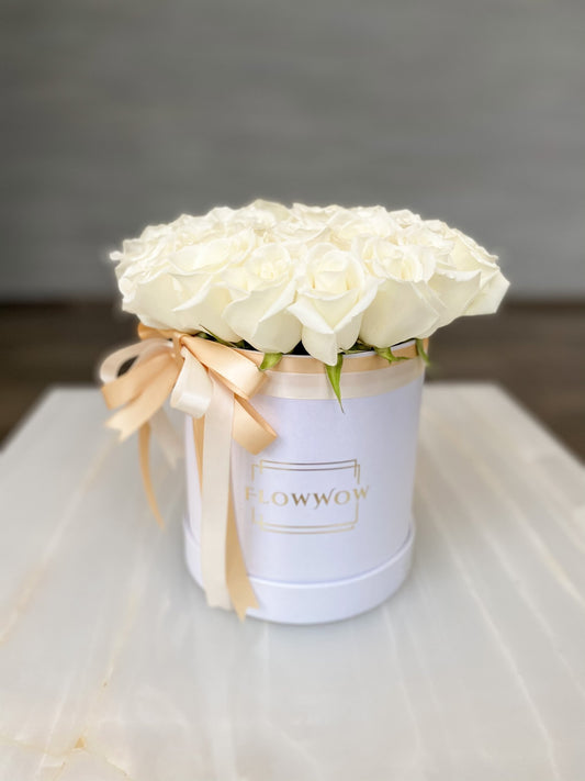Small Box of White Roses image 0