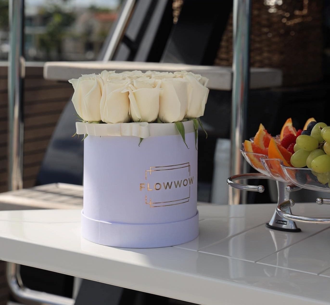 20 Premium White Roses in a Box image 0