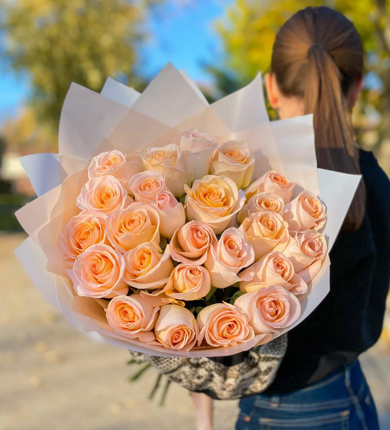 25 Tiffany Roses image 0