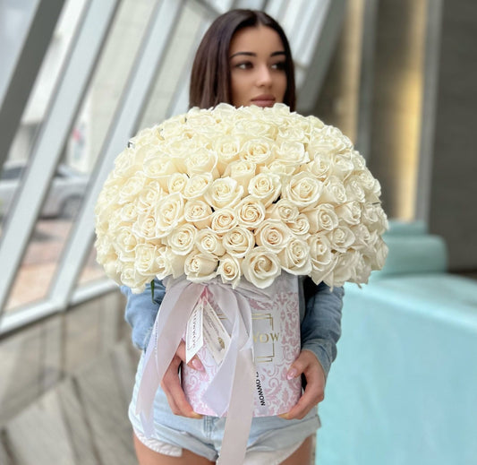 100 White Roses in a Box image 0