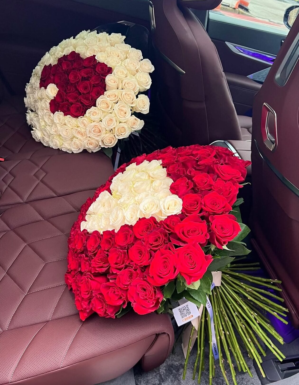 2 Signature Bouquets With Heart image 0