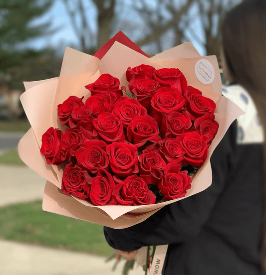 25 Signature Red Roses image 0