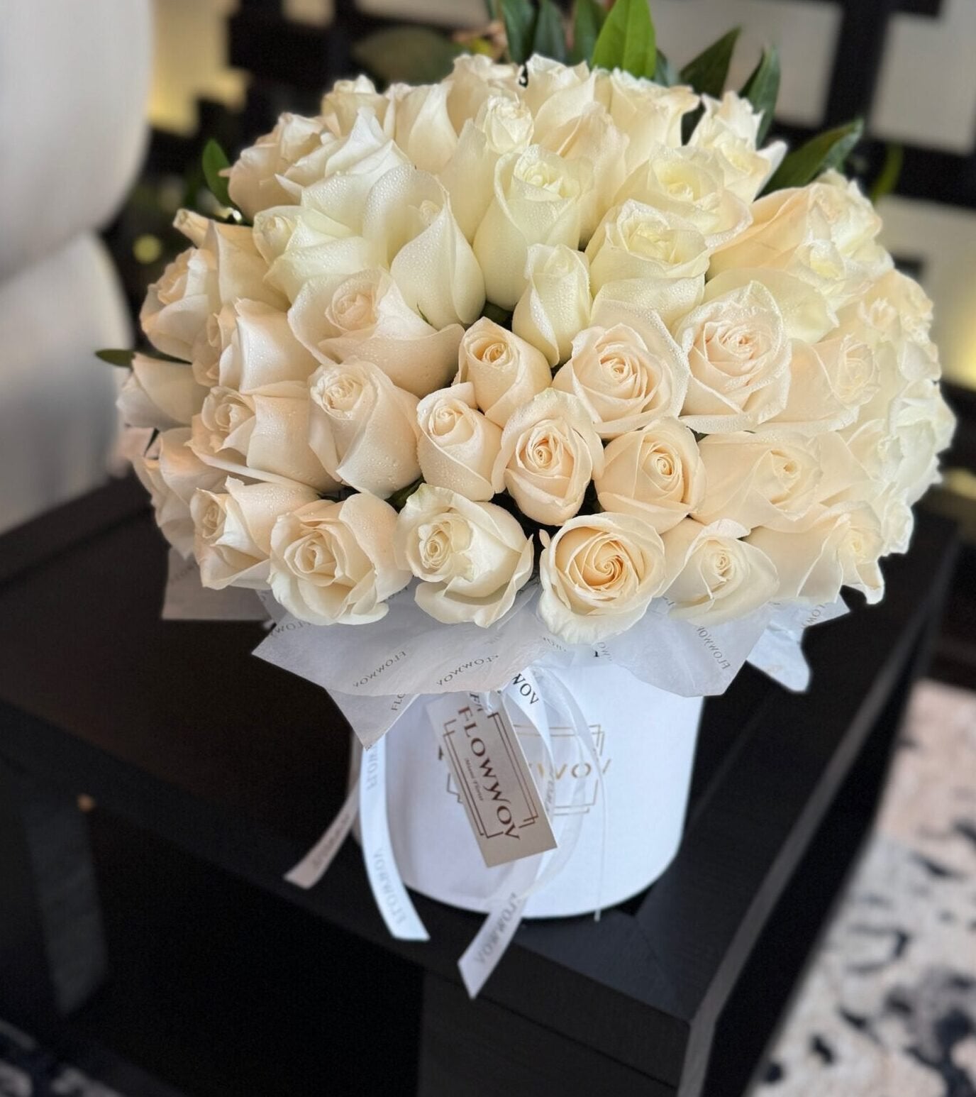FLV Signature White Roses Box image 1